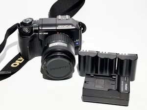 Olympus E-300 DSLR 8MP mit Zuiko 14-45mm Objektiv + 3 Akkus + Ladegerät + 16GB CF - Bild 1 von 11