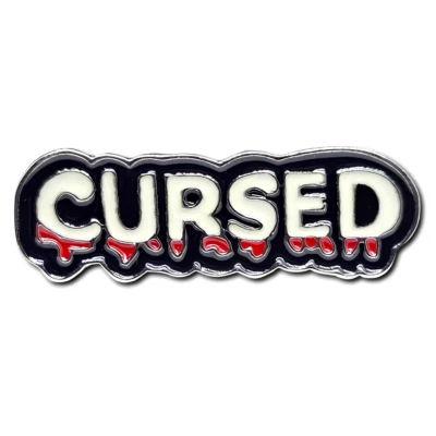 Spilla maledetta distintivo smalto argento gotico bianco nero con lettere san... - Immagine 1 di 4