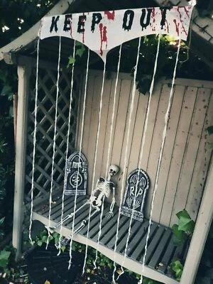 Halloween 'Manténgase fuera' Puerta colgante Puerta Puerta Cortina Truco o Decoración de golosinas Foto 1 de 2