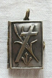 Small Book Pendant Metal Silver Chemin of Croix Jesus 14 Boards 19th S - Picture 1 of 6