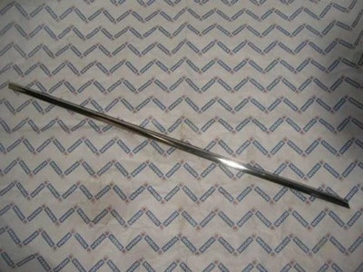 Moldura exterior puerta delantera derecha genuina (se adapta a Nissan B110 Sunny Truck) DATSUN 1200 Foto 1 de 4