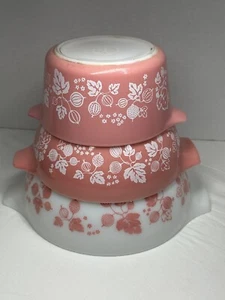 Vintage PYREX Pink Gooseberry Cinderella Mixing Bowls 442, 443,473 Set 3 - Picture 1 of 14