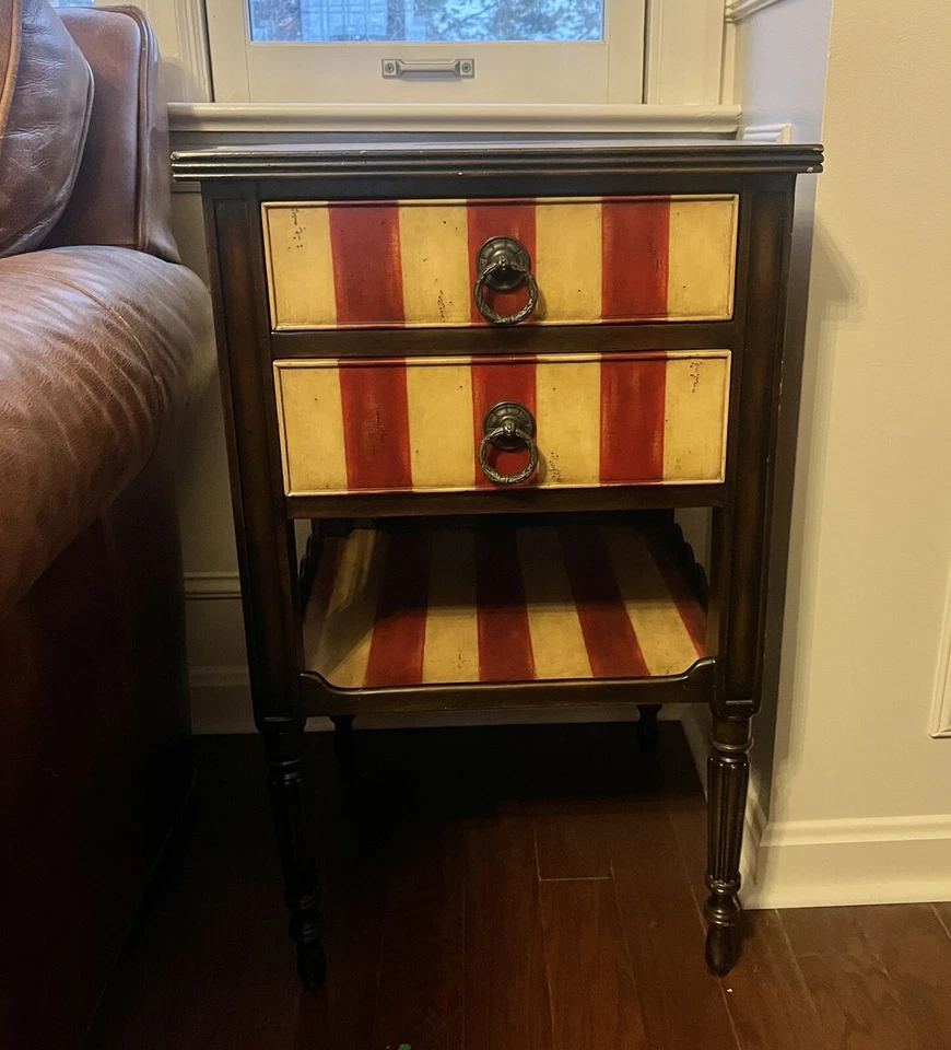 Концевой столик Theodore Alexander "Atelier dela Madeleine" - 2 ящика - Изображение 1 из 4