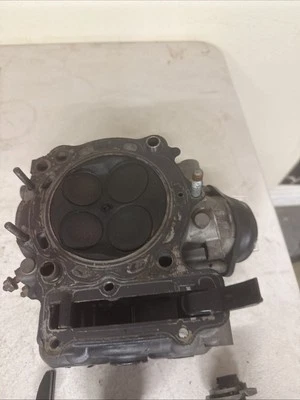 Cabeça de cilindro traseira e eixos de comando traseiros 98-03 Suzuki TL1000R fabricante de equipamento original  - Imagem 1 de 4