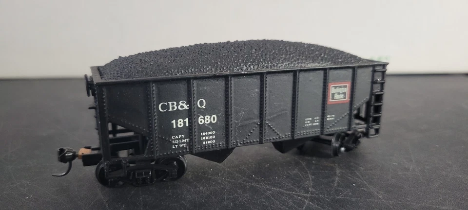 BC01 HO Scale Train Car 2 BAY HOPPER WITH COAL CB & Q 181680 KNUCKLERS YYYYY - Image 1 of 1