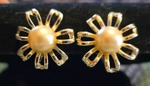 Pendientes Vintage Tono Dorado Perla Forma Flor Margarita Tornillo Trasero Elegante Elegante  - Imagen 1 de 4