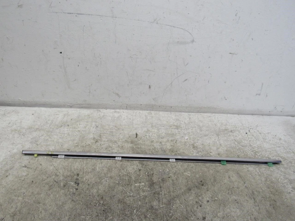 2013 Lexus Es350 right passenger front door window glass trim belt molding OEM Foto 1 de 4