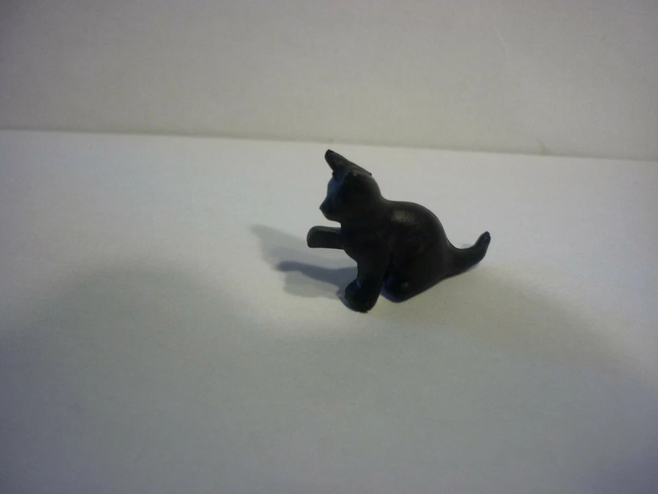 PLAYMOBIL LOT ACCESSOIRES animal chaton noir assis  ferme foret - Photo 1/1