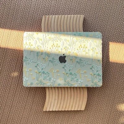 "Funda MacBook Air de 13"" floral verde y amarilla" Foto 1 de 3