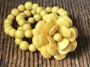 Vintage Three Row Yellow Lucite Pearl Stretch Bracelet With Flower Brooch - Picture 1 of 11