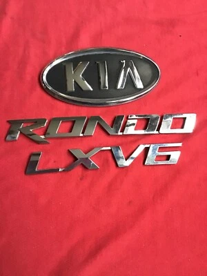 2008 KIA RONDO LX V6 TRUNK EMBLEMS (107) Foto 1 de 4