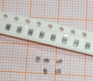 Kondensator SMD 4,7µF 10V 0805 20cm vom Tape ... ca. 50-Stück - Picture 1 of 3