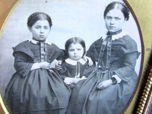 sisters with young brother 1/4 plate daguerreotype photograph
