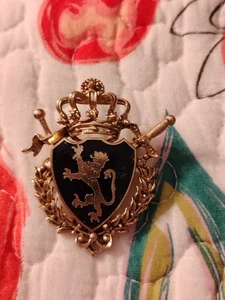 Ciondolo spilla argento smaltato corona leone crest famiglia vintage - Foto 1 di 5