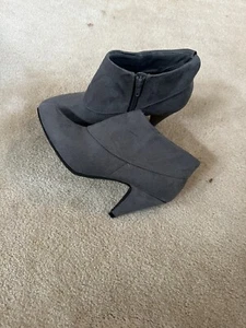 Women’s Gray Ankle Boots Size 8 - Picture 1 of 5