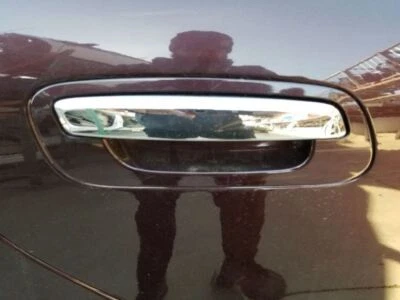 02-06 Infiniti Q45 maçaneta externa traseira direita cromada/borgonha AX8 FABRICANTE DE EQUIPAMENTO ORIGINAL  - Imagem 1 de 4