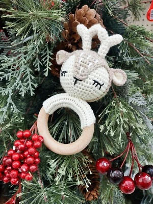 Sonajero Bebé Regalo Navidad, Juguete Infantil, Hecho a Mano Crochet y Madera, Medias Foto 1 de 4