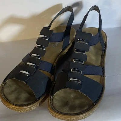 Sandálias femininas Rieker Regina - Tamanho EUA 10/UE42 pretas com detalhes em metal - Imagem 1 de 4