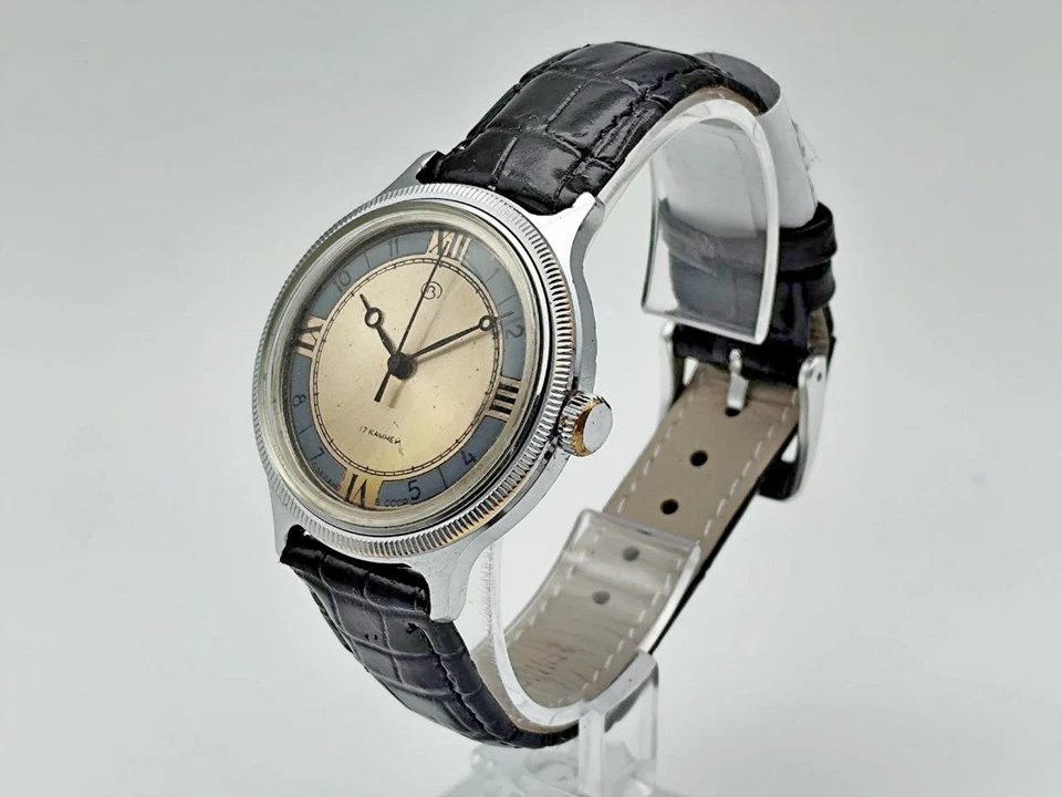 Reloj Pulsera WOSTOK 2409 Soviético Vintage 17 Joyas Vostok URSS Reloj Reparado Foto 1 de 4