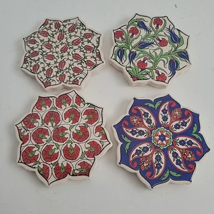 Lotto 4 Sottobicchieri Turchi Fatti a Mano Ceramica Floreale Multicolore Fiori Colorati - Foto 1 di 10