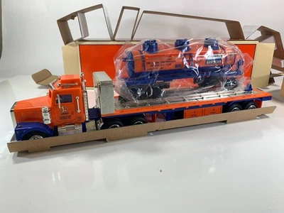 Camión de juguete Lionel TMT-18410 de plataforma plana y carro cisterna de 3 cúpulas (luces y sonido), escala O Foto 1 de 4