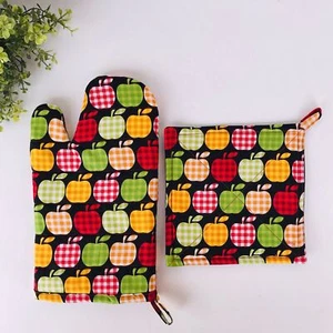 Un guante para horno y un bache, estampado de manzanas y guinga, juego de regalo para hornear de 2 piezas - Imagen 1 de 6