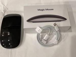 Mysz bezprzewodowa Apple A1657 Magic Mouse 2 - czarna (MLA02LL/A) - prawie nie używana - Zdjęcie 1 z 2