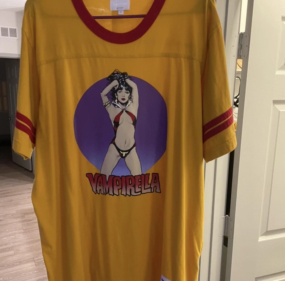 Camiseta de fútbol SS17 Supreme Vampirella S/S talla XL dorada manga corta Foto 1 de 3