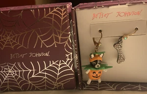 Betsey Johnson Just Treats Pumpkin Dog & Bone Mismatch Drop Earrings NIB $42 - Picture 1 of 5