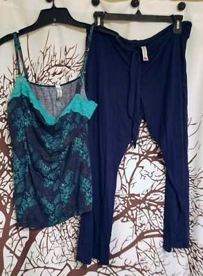 Casa Bella Amore brand pajama set junior size large top Junior's medium capris - Изображение 1 из 2