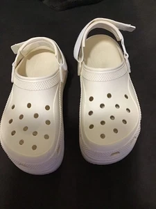 CROCS XSCAPE HIKER CLOG CREME UNIXES SLIPPER SANDALEN SCHUHE Gr. M 7.     W 9 - Bild 1 von 10