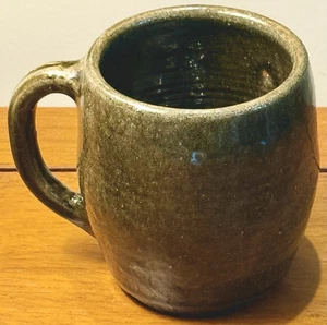 Grande tasse à café soupe signée John Meaders, émail verdâtre alcalin, datée 1984 - Photo 1/12