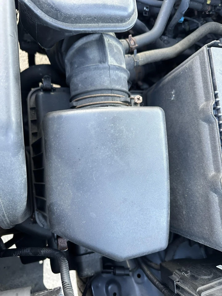 Used Air Cleaner Assembly fits: 2013 Kia Sportage 2.0L California emissions SULE - Image 1 of 4