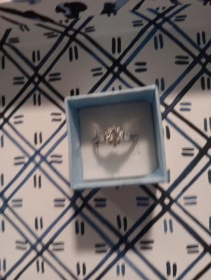 Anillo de Alejandrita Genuino con Circones Blancos Talla 7 Foto 1 de 4