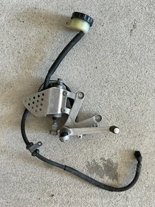 POMPA FRENO POSTERIORE LEVA PUMP CBR 900 rr 600 HONDA PEDALE STAFFA SC28 - Picture 1 of 3