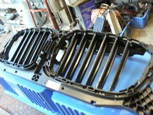 Genuine New OEM BMW X3 X4 2017-19 Front Air Shutter Grille Part# 30749722705 - Picture 1 of 6