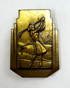 Vintage Ladies Golf Hole in One Medal Award Pin Presented by Royal Golf Balls - Picture 1 of 4