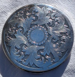 STERLING SILVER REX FIFTH AVENUE LARGE INTRICATELY ENGRAVED COMPACT CASE w/LABEL - Picture 1 of 17