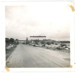 Orig. Foto Flugzeug Wrack an Autobahn b. Messerschmitt Werk AUGSBURG Bayern 1945 - Bild 1 von 1