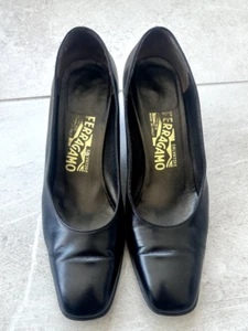 Salvatore Ferragamo Vintage Pumps Women's Size 7.5 Black Leather - Picture 1 of 8