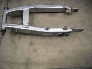 Yamaha TTR125 TTR 125 2001 BRAZO OSCILANTE Y PERNO PIVOTANTE - Imagen 1 de 1