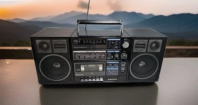 Radio Cassette Reproductor Sanyo C30 De Colección Boombox Radio y Cubierta - Todo Funciona, ¡Genial! Foto 1 de 4