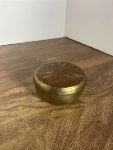"Caja de baratija redonda de latón vintage hecha en la India 3,5"" de ancho 2"" de alto"  - Imagen 1 de 7