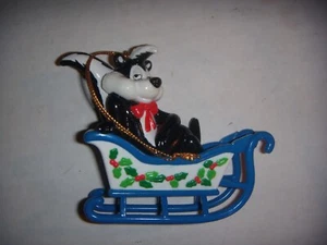 Vintage Danbury Mint Peanuts Pepe Le Pew Christmas Ornament - Picture 1 of 4