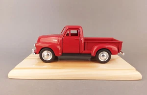 Chevrolet 3100 Pickup (1953) - Welly 1:34 Diecast / display wooden base included - Picture 1 of 10