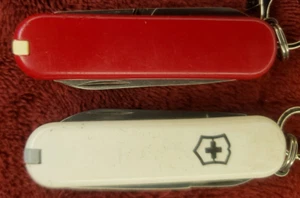 Lot of 2 Victorinox Swiss Army Classic SD Black Red Two-tone - Picture 1 of 11