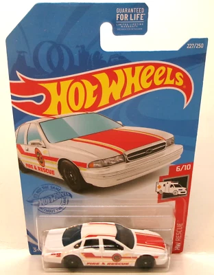 2021 HOT WHEELS 1:64 HW RESCUE 6/10 WHITE RED FIRE & RESCUE '96 CHEVY IMPALA SS - Image 1 of 4