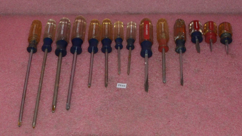 14 Vintage Craftsman Screwdriver Lot. - Image 1 of 4