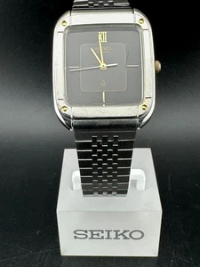 Reloj de cuarzo Seiko para hombre esfera negra bisel chapado en oro 30 mm 6030-5370 - Imagen 1 de 12