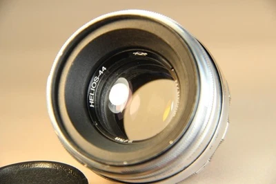 Helios 44 KMZ Photo Lens 13 blades 2/58 mm mount M42 Silver - Image 1 of 4